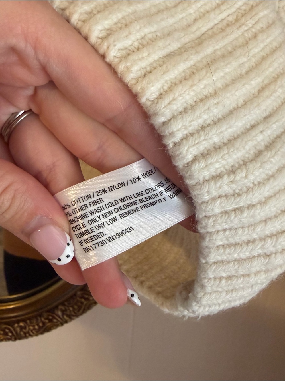 Universal thread sweater - Picture 4 of 4